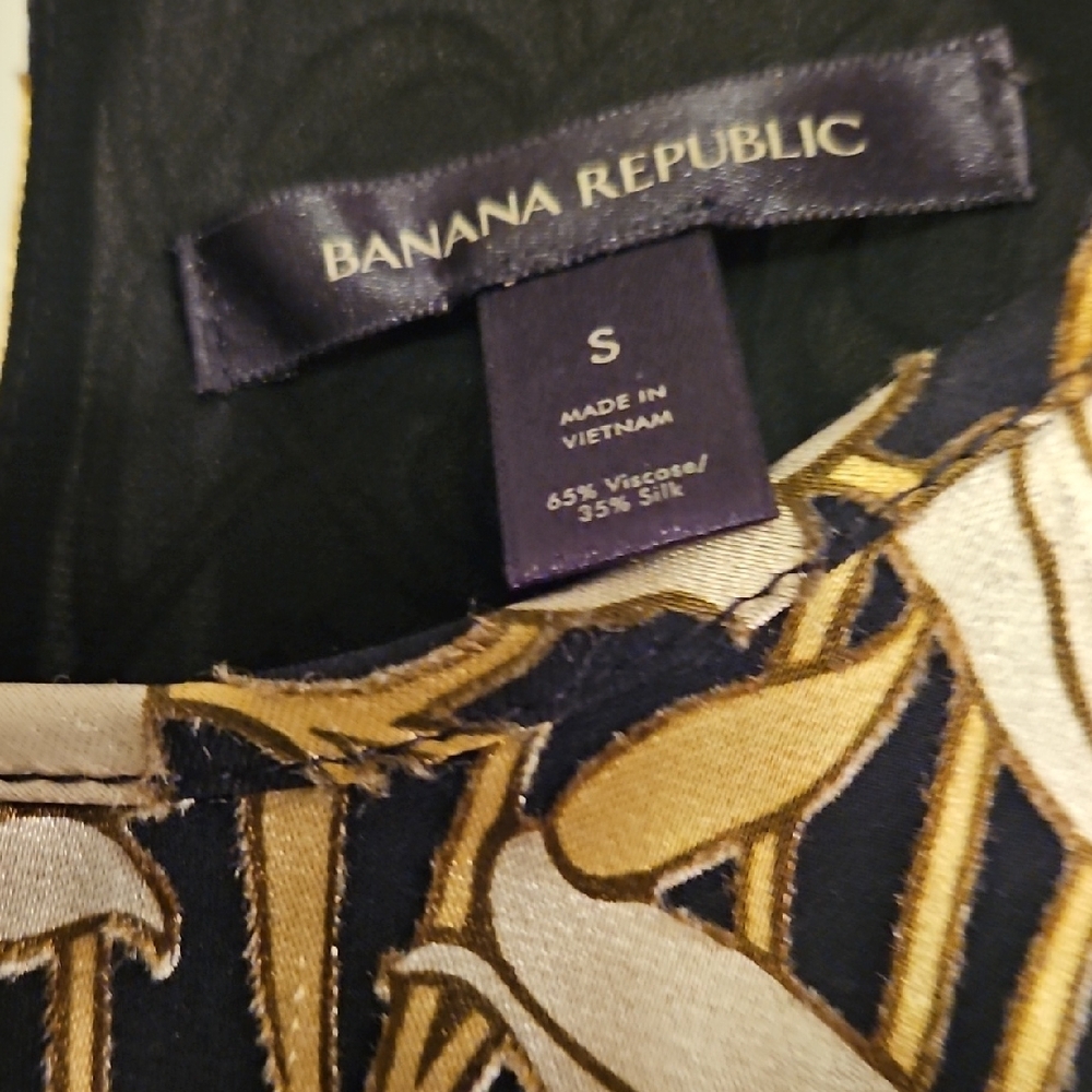 Banana Republic Black, Gold and Cream Floral Blouse, Open Sleeves. - Picture 3 of 4